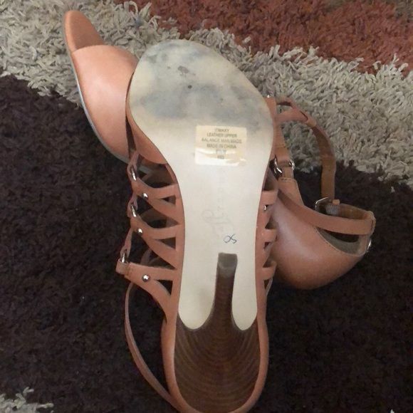 Ivanka Trump heels - Picture 3 of 3